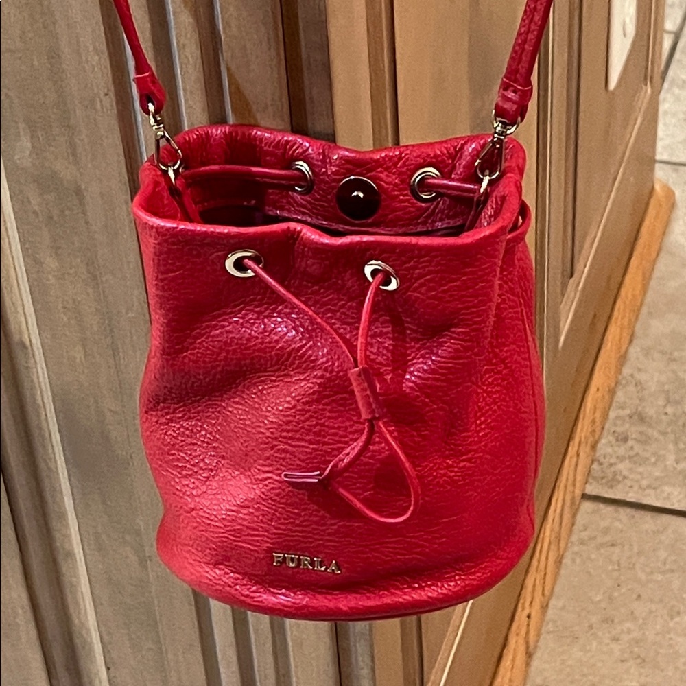 Furla Vibrant Red Leather Crossbody Bag EUC LOOKS NEW!  Beautiful! - Picture 13 of 15